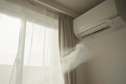 Thermostat sur un mur pour contrôler la climatisation
